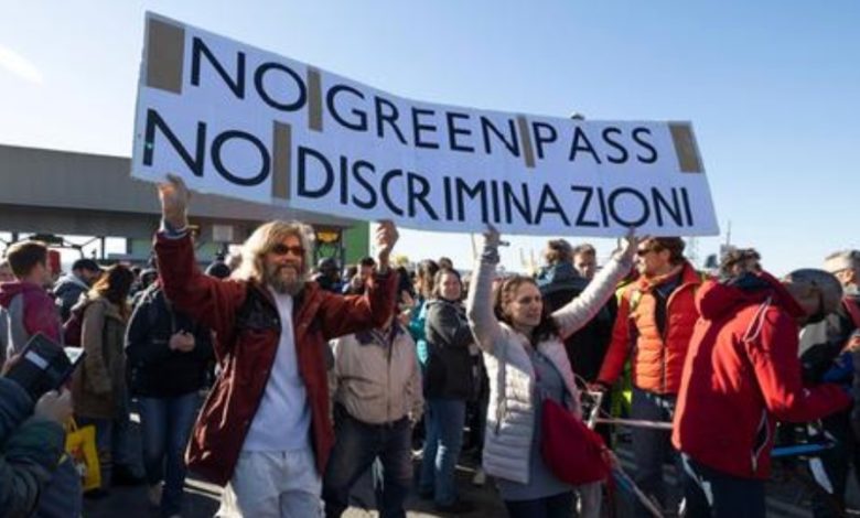 Demonstrators block major Italian ports in protest of mandatory Covid health pass